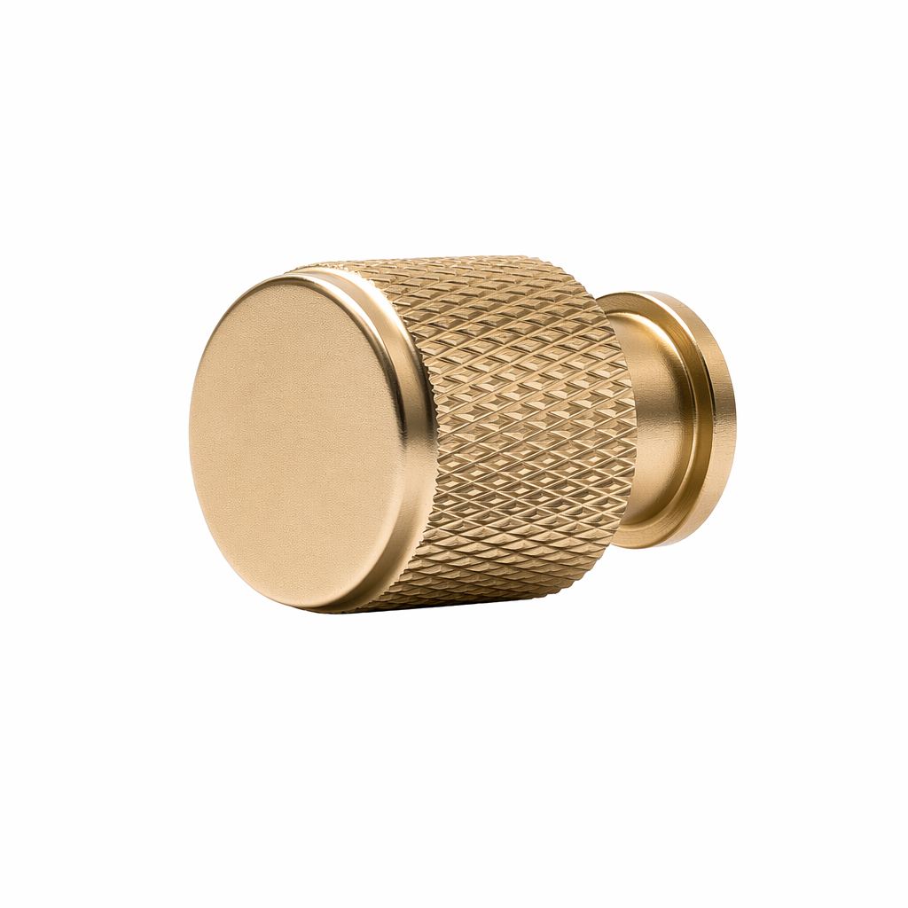 Skåpknopp Jirana i mässing med lättrad kant, 18 mm